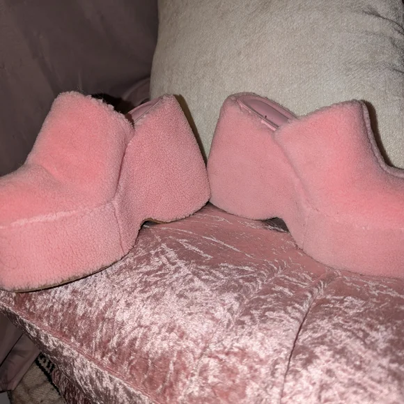 Pink Platform Fuzzy Slippers - Picture 3 of 5